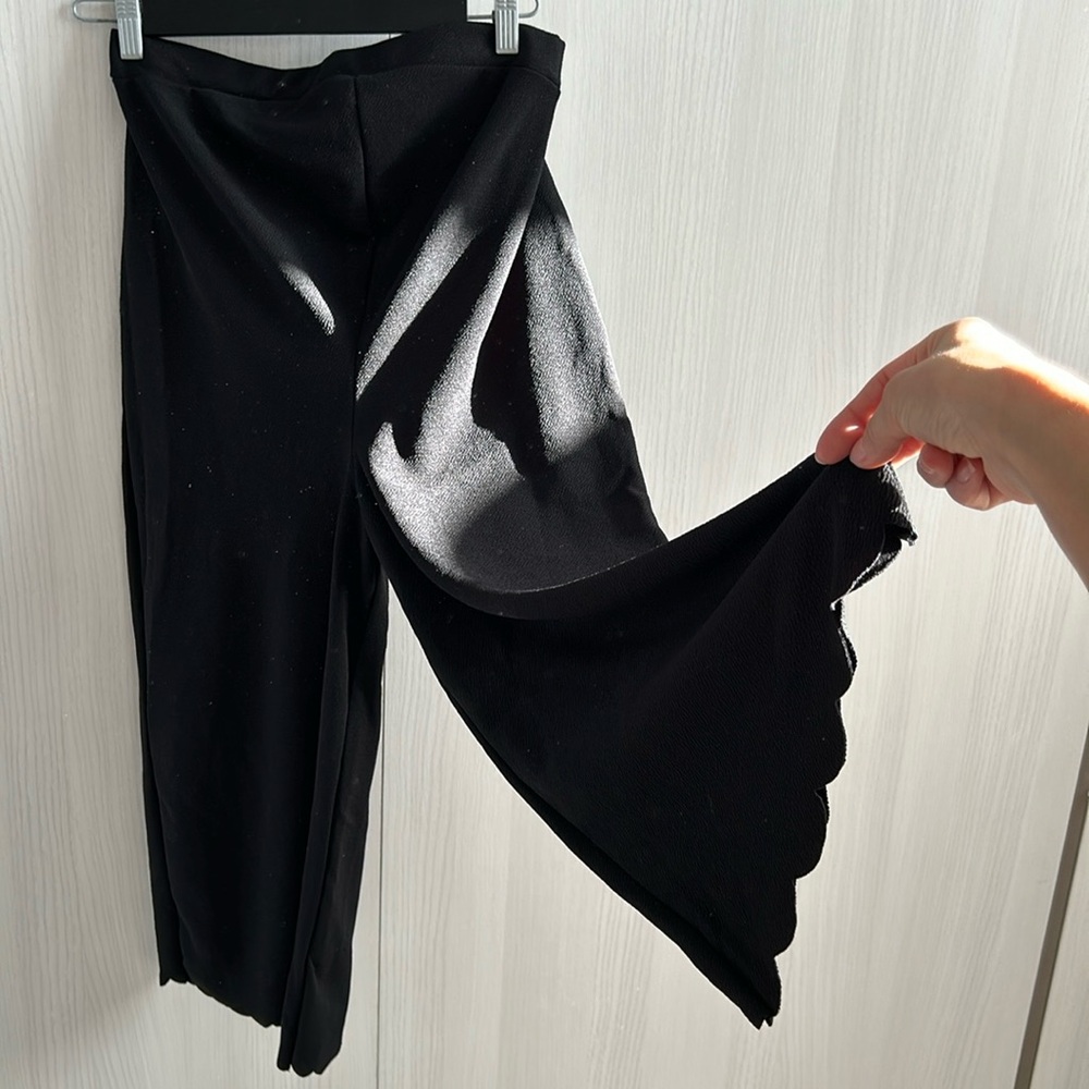 High rise wide leg cropped pants scalloped hem maternity size medium black (US6)